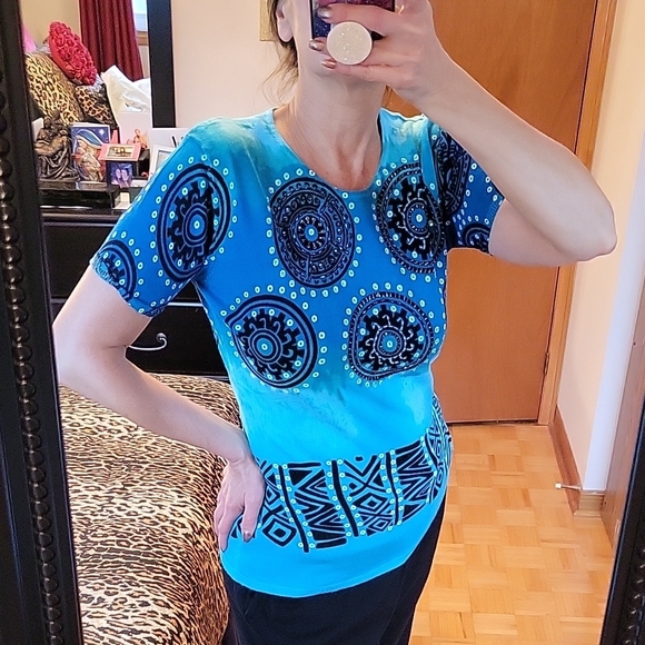 LIKE NEW! Multi-shade Blue Abstract Patterned Knit & Beaded Top, M - Picture 3 of 13